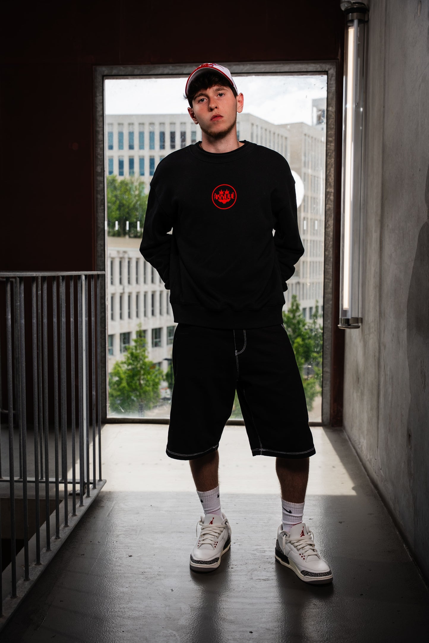 OUTCAST SWEAT [in stock]