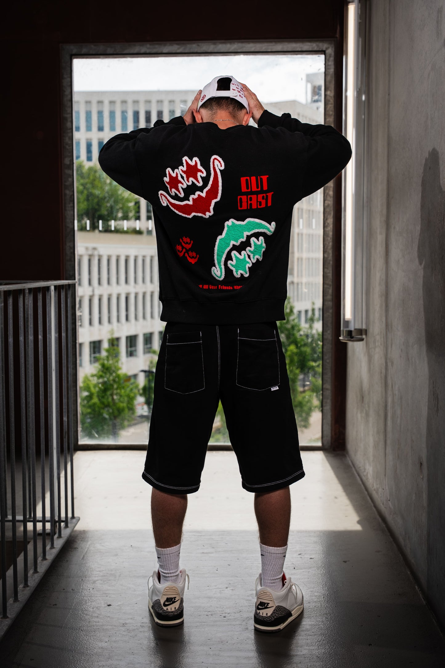 OUTCAST SWEAT [in stock]